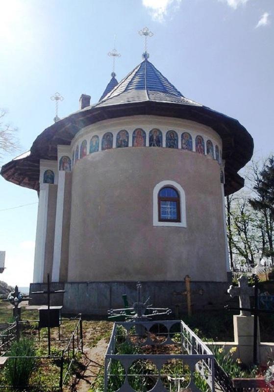 Biserica - vedere exterioară